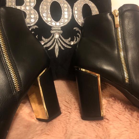 Like New Dunion black booties gold accent heel - Picture 3 of 3